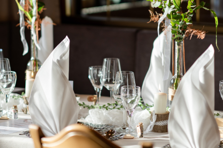 S meget vin skal du kbe til dit bryllup: 7 tips om vin til store fester